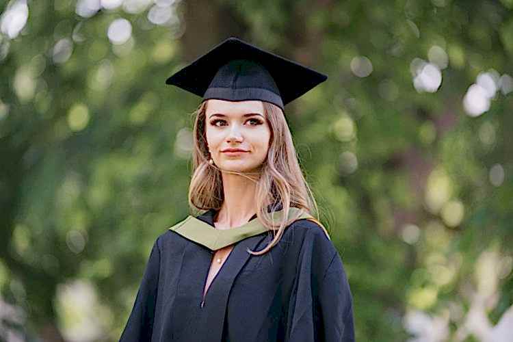 Why Graduation Photos are Such a Rip-Off